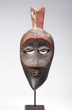 An exceptional Bena Lulua face mask