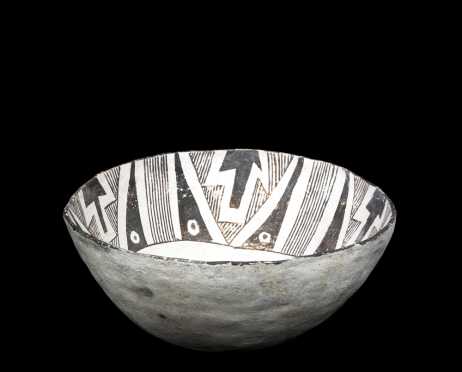 A fine Reserve painted black and white bowl, 1100 AD
