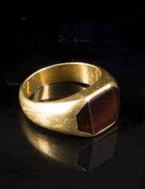 Garnet and Yellow gold Ring