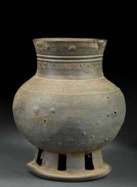 Chinese Han Dynasty Bulbous Vase