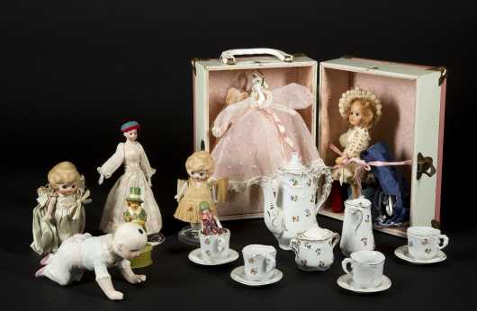 Dolls, Trunk and Tea Set Lot
