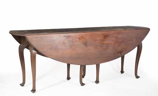 Mahogany Queen Anne Style Hunt Table