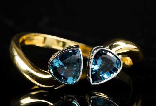 Yellow 18kt Gold and Topaz Bangle