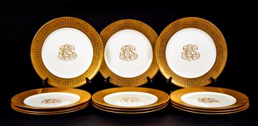 Set of Twelve Crown Sutherland 10 3/4" Plates