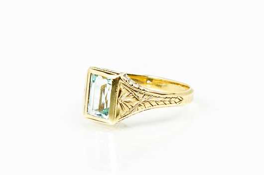Hand Engraved Yellow Gold and Aquamarine Ring