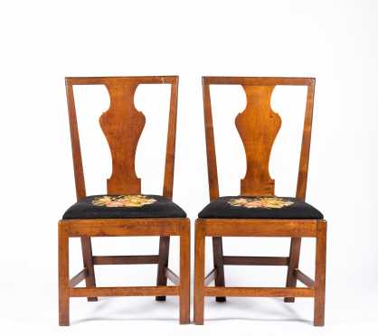Pair of Mid-Atlantic Walnut Chippendale Side Chairs