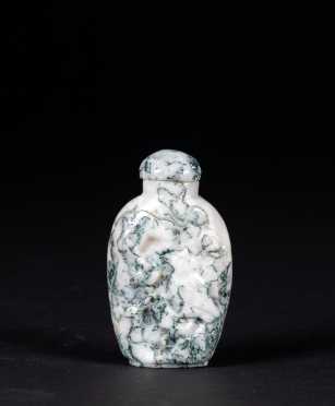 A Chinese White Fossilized Snuff Bottle