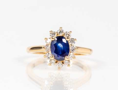 18K Diamond and Sapphire Cluster Ring